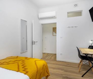 Room in a shared 6-bedroom apartment for rent in Lisbon - Foto 1