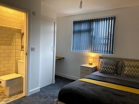 1 bedroom in a house share to rent - Photo 2