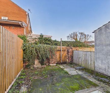 2 bedroom mews to rent - Photo 3