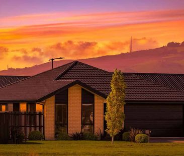 Modern 4-Bedroom Home Opposite Reserve in Lincoln - Photo 2