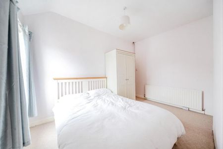 3 bedroom end of terrace house to rent - Photo 4