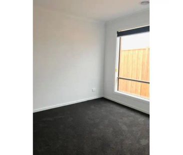 “4 BEDROOM HOME WITH 2 LIVING SPACES!” - Photo 5