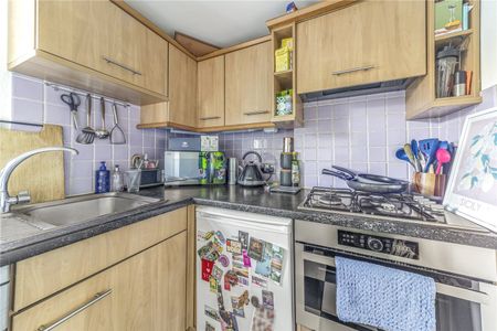 St James`s Terrace, London, SW12 - Photo 5