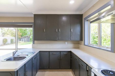 Charming 3-Bedroom Home in Glengarry - Photo 2