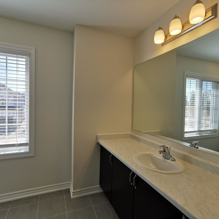 For Lease - 425 Beechwood Forest Lane, Gravenhurst, Ontario - Photo 1