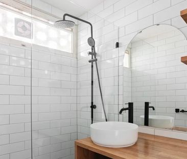 LIGHT-FILLED TWO BEDROOM APARTMENT IN PRIME LOCATION - Photo 5