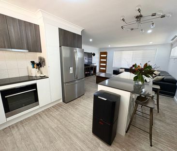 Move In Before Christmas! – Beautifully Renovated 4-Bedroom Home (2... - Photo 6