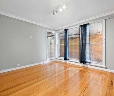 56 Bayswater Rd, Croydon VIC 3136 - House For Rent | Domain - Photo 2
