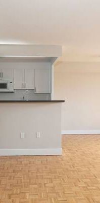 Sept 1 ❤ Unfurnished 1 bdr Apartment w/ balcony @Saint Clair/Bathurst - Photo 1