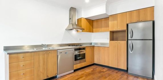 Spacious Inner City Living with Style - Photo 2