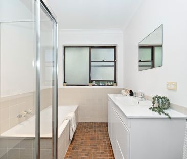 Immaculate & Spacious townhouse! - Photo 6