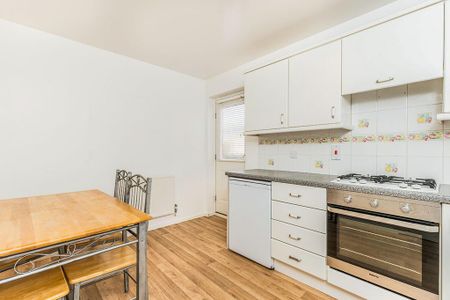 3 bedroom detached house to rent - Photo 3