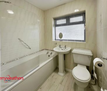 2 bed detached bungalow to rent in Moor Lane North, Rotherham, S65 - Photo 3