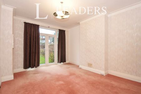 3 bedroom mid-terrace to rent Langley Way, West Wickham, BR4 - Photo 4