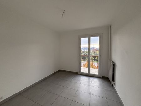 Location T3 63m² Marseille 13010 Saint Tronc - Photo 4