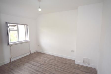3 bedroom House To Let - Photo 5