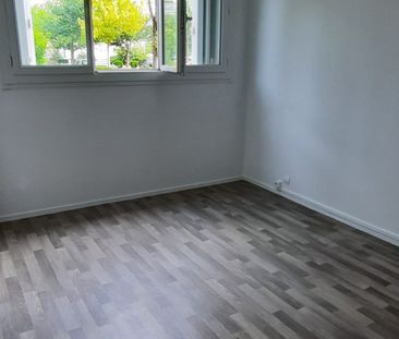 TOURS SUD, secteur LES FONTAINES, TYPE 3 de 68 m2 en RCH surélevé b... - Photo 3