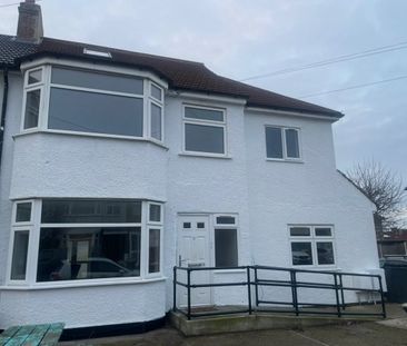 5 Bed Terraced House, Pembroke Road, N13 - Photo 5