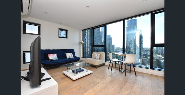 Bright and Cheerful Two Bedroom Apartment with Views of Botanic Gardens! - Photo 1