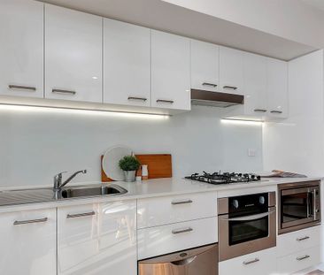 Prime Location, Modern Comfort - Photo 4