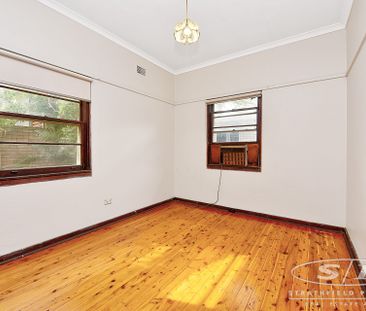 Prime location, four bedroom home - Photo 3