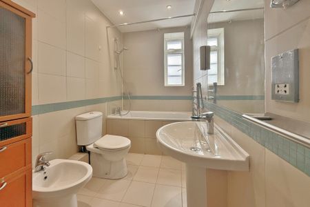 Latymer Court, Hammersmith Road, Hammersmith, London, W6 - Photo 4