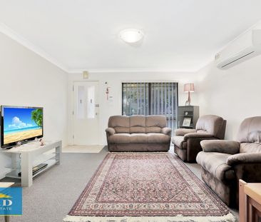 Delightful 3 Bedroom Duplex. Huge Living Area. Fantastic Sunny Back... - Photo 1