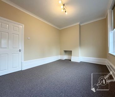 Town Pier, Gravesend - Photo 2