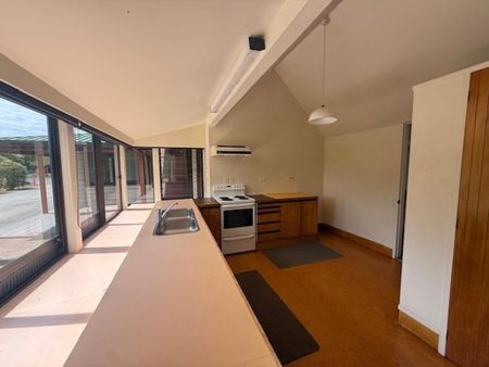 Quiet Living Surrounded by Vineyards - Photo 5