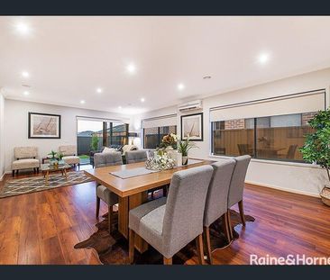 Stunning 4 Bedroom House in Cranbourne East! - Photo 2