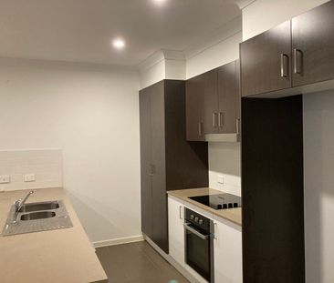 3 Bedroom Duplex On CNR Block - Photo 6