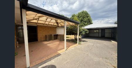 Effortless Family Living in a Peaceful Court Location - Photo 3