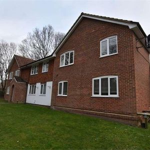 Upshire Gardens, The Warren, Bracknell, RG12 - Photo 2