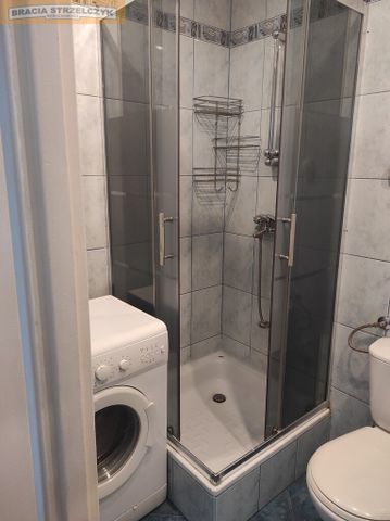 Wysoka i jasna kawalerka w okolicy Placu Zbawiciela - Photo 2