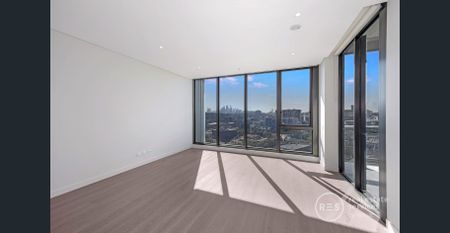 Top-Floor Apartment with Uninterrupted City Views in Newly Completed 'Portman on the Park' Building - Photo 2