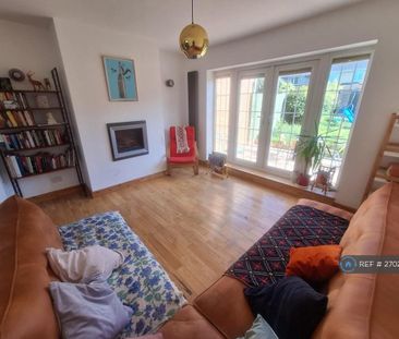 3 bedroom semi-detached house to rent - Photo 4