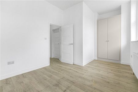 Garratt Lane, London, SW18 4HP - Photo 4