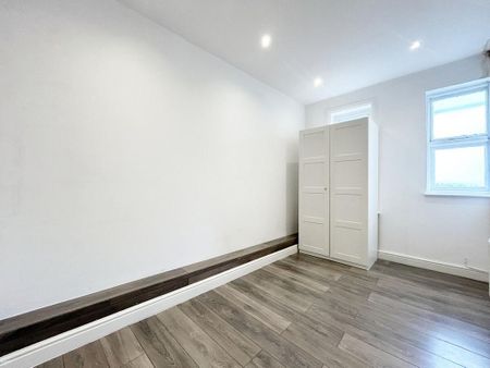 3 bedroom apartment to rent - Photo 5