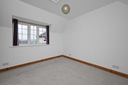 4 bedroom detached house to rent - Photo 3