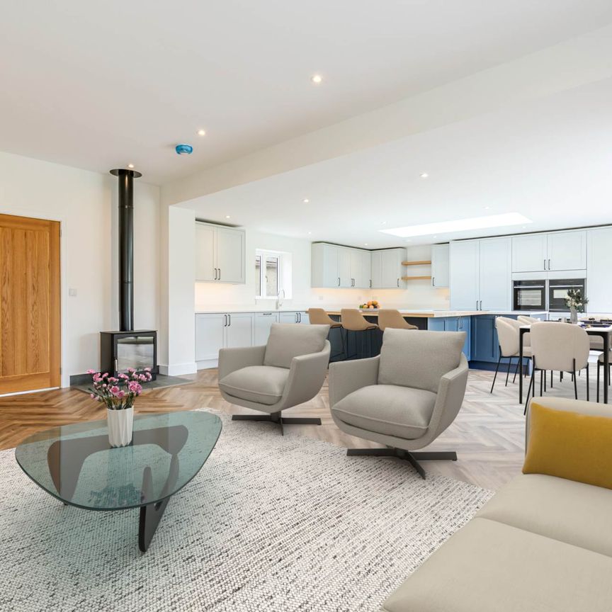 The Green, Chearsley - Photo 1