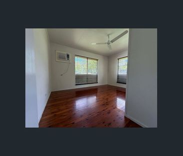 Situated in a quiet cul-de-sac - Photo 5