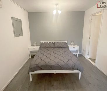 1 Bedroom Apartment - Photo 2