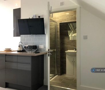 1 bedroom in a house share to rent - Photo 4