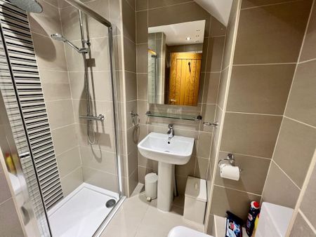 3 bedroom semi-detached house to rent - Photo 2