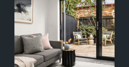 A Sunny Slice of Courtyard Seclusion - Photo 3