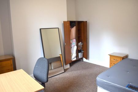 6 bedroom semi-detached house to rent - Photo 3