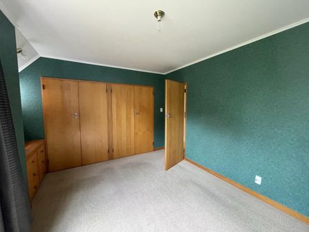 St Johns Hill family home - Photo 3