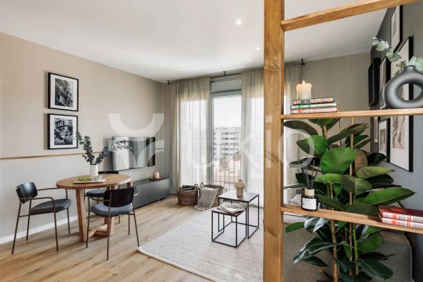 Apartamento de alquiler en Carrer de Ramon Turró, Diagonal Mar i el Front Marítim del Poblenou - Photo 1