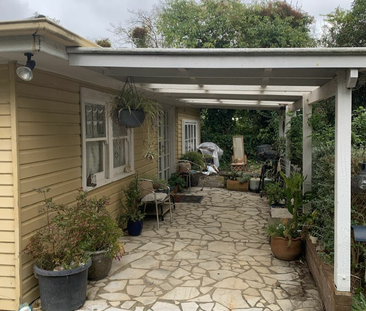 Charming Family Home in Peaceful Leafy Setting - Walk to Town - Photo 1 | Rentumo