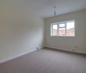 Court Road, Brockworth, Gloucester - Photo 3